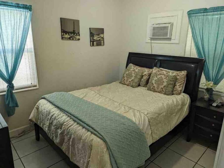 Private One-Bedroom 13-Directly Across From Beach St. Pete Beach Exterior foto