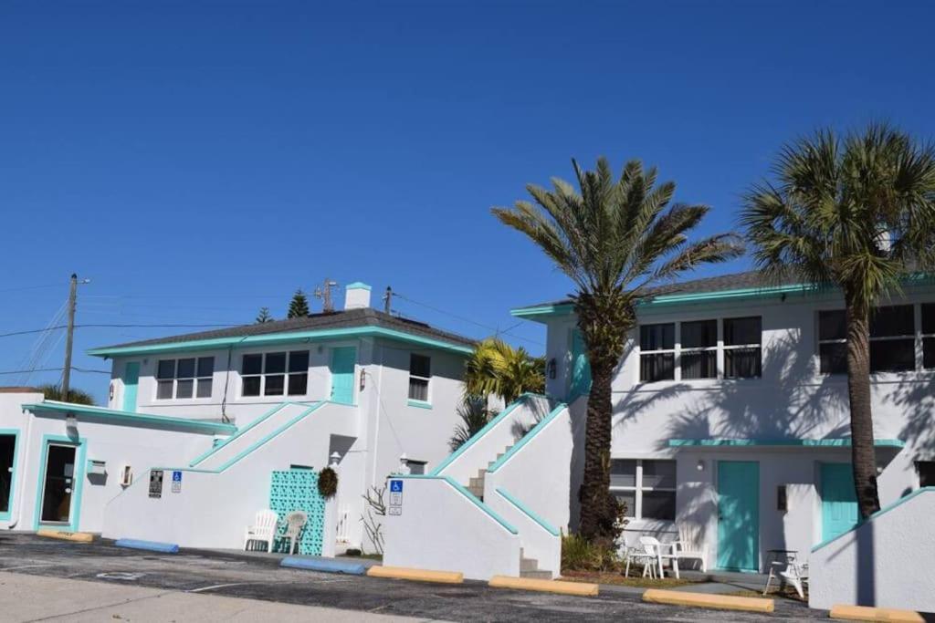 Private One-Bedroom 13-Directly Across From Beach St. Pete Beach Exterior foto