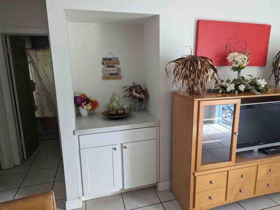 Private One-Bedroom 13-Directly Across From Beach St. Pete Beach Exterior foto